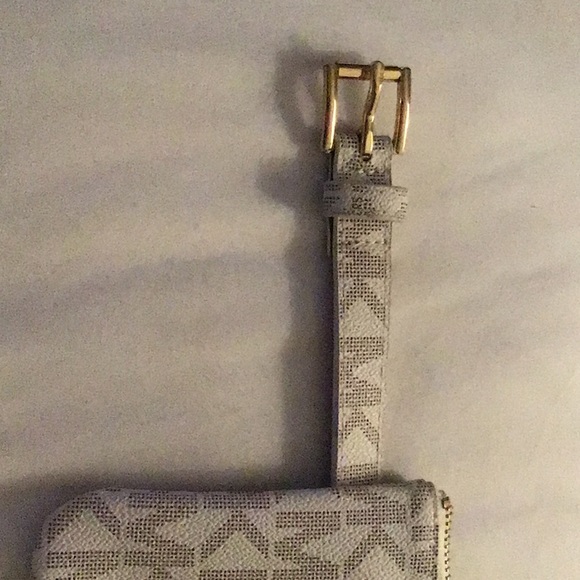 MICHEAL KORS small fanny pack - Picture 3 of 5